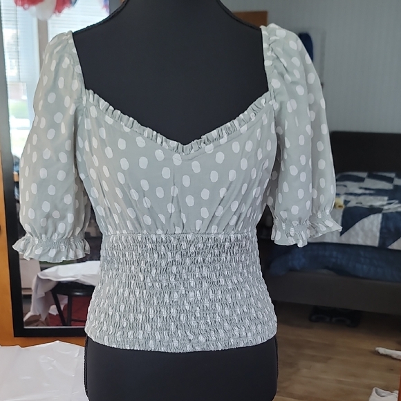 Abercrombie & Fitch Tops - Abercrombie & Fitch Green with White polka Dots Puff Sleeve Blouse